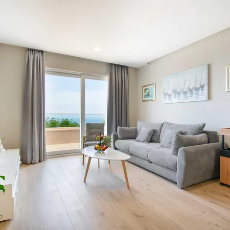 Family Ravlic With Swimming Pool * Makarska