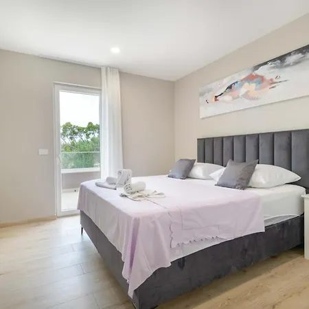 Lejlighed Family Ravlic With Swimming Pool Makarska