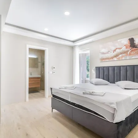 Lejlighed Family Ravlic With Swimming Pool Makarska